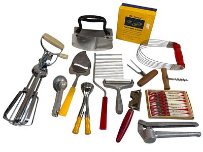 Vintage 14 Piece Kitchen Utinsel Collection. 14 Pieces