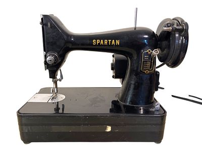 Vintage Singer Spartan 192K Sewing Machine w/Peadal. Model 192K - Works!