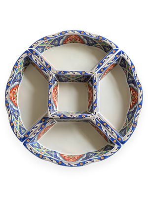 A Five-Piece Japanese Imari Porcelain Lazy Susan Serving Dish. A five-piece Japanese Imari 