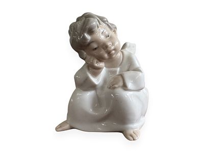 Lladro Porcelain Figurine, Model 4539, "Angel Thinking". A Lladro porcelain figurine, model 