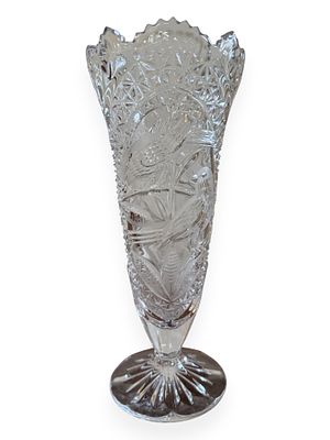 Hofbauer Byrdes 'Aramis Birds' Hand-Cut Lead Crystal Vase. A Hofbauer Byrdes 'Aramis Birds' 