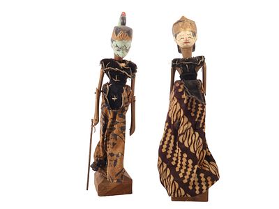 A Pair of Vintage Javanese Wayang Golek Wood Rod Puppets. This pair of traditional Wayang Golek 