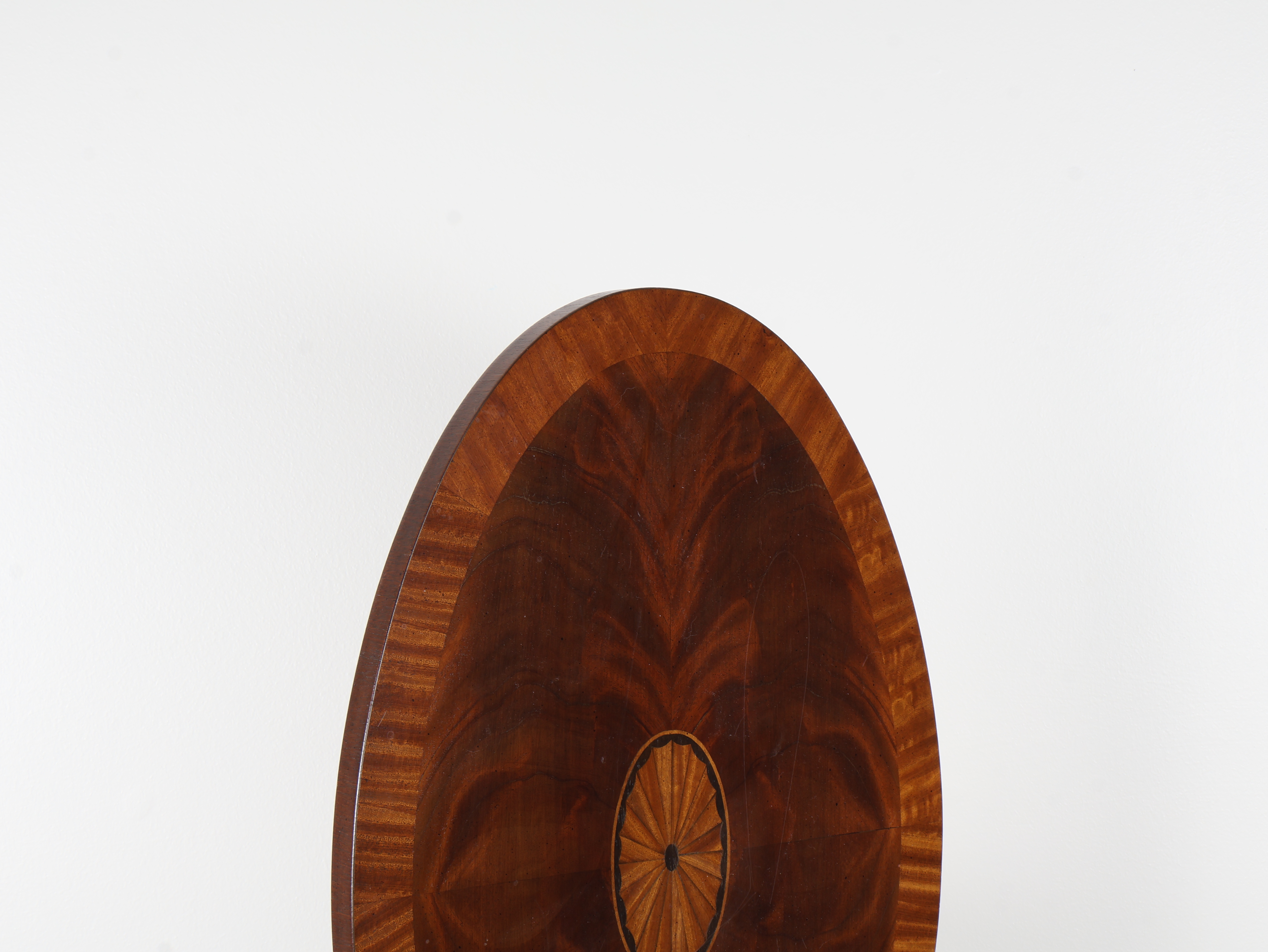 Federal-Style Mahogany Tilt-Top Wine Table with Inlaid Patera Medallion