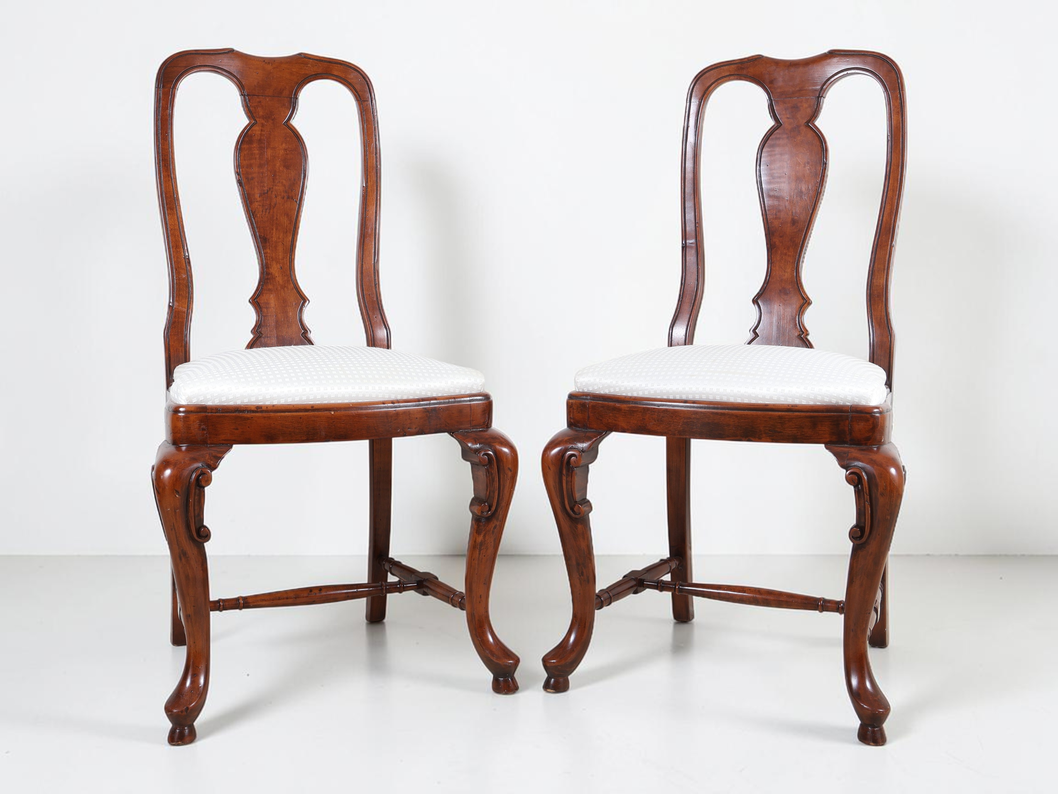 A Pair of Mahogany Queen Anne Style Side Chairs with Shell-Carved Knees