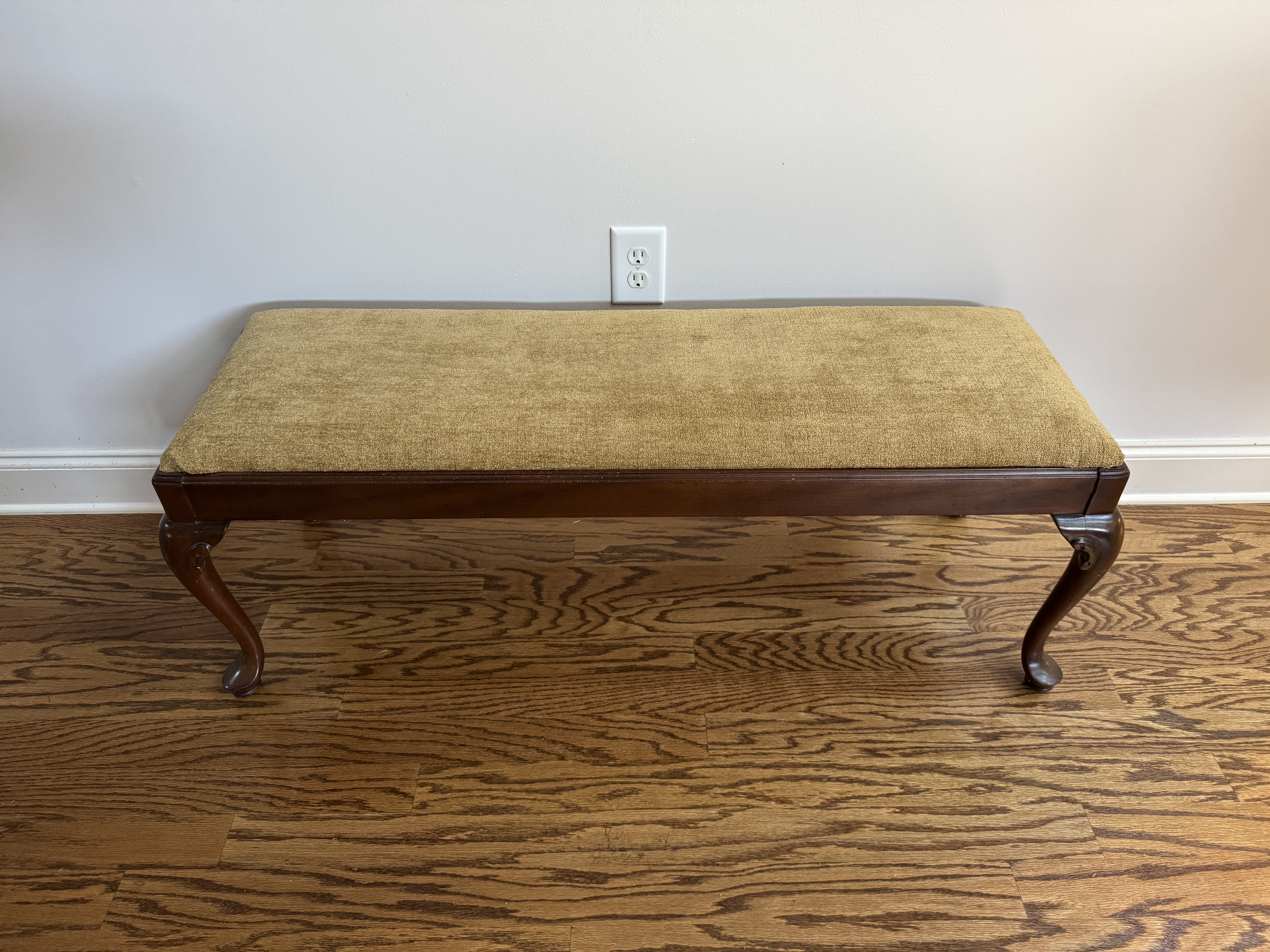 Late 20th Century Queen Anne Style Mahogany Upholstered Bench