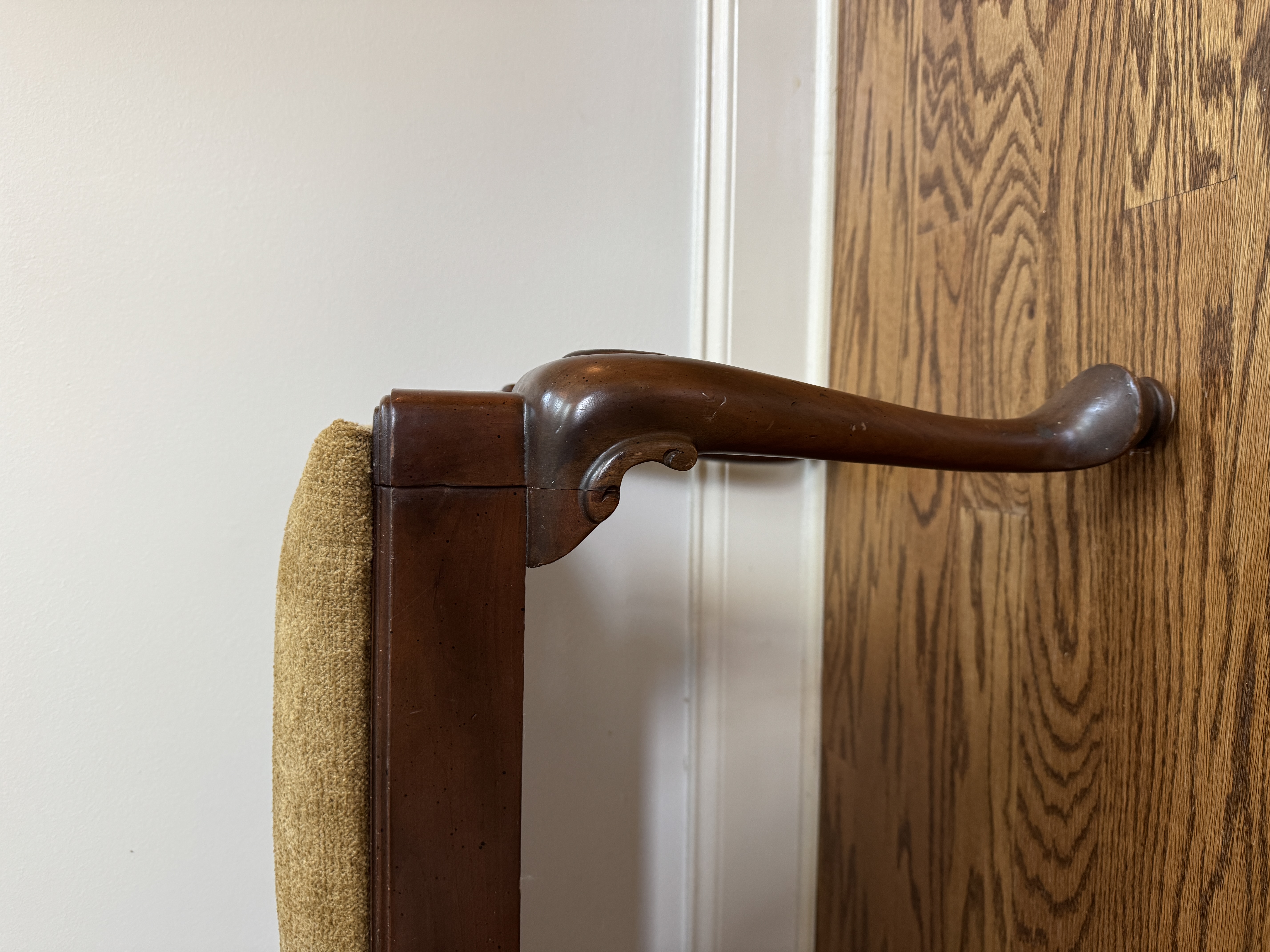 Late 20th Century Queen Anne Style Mahogany Upholstered Bench