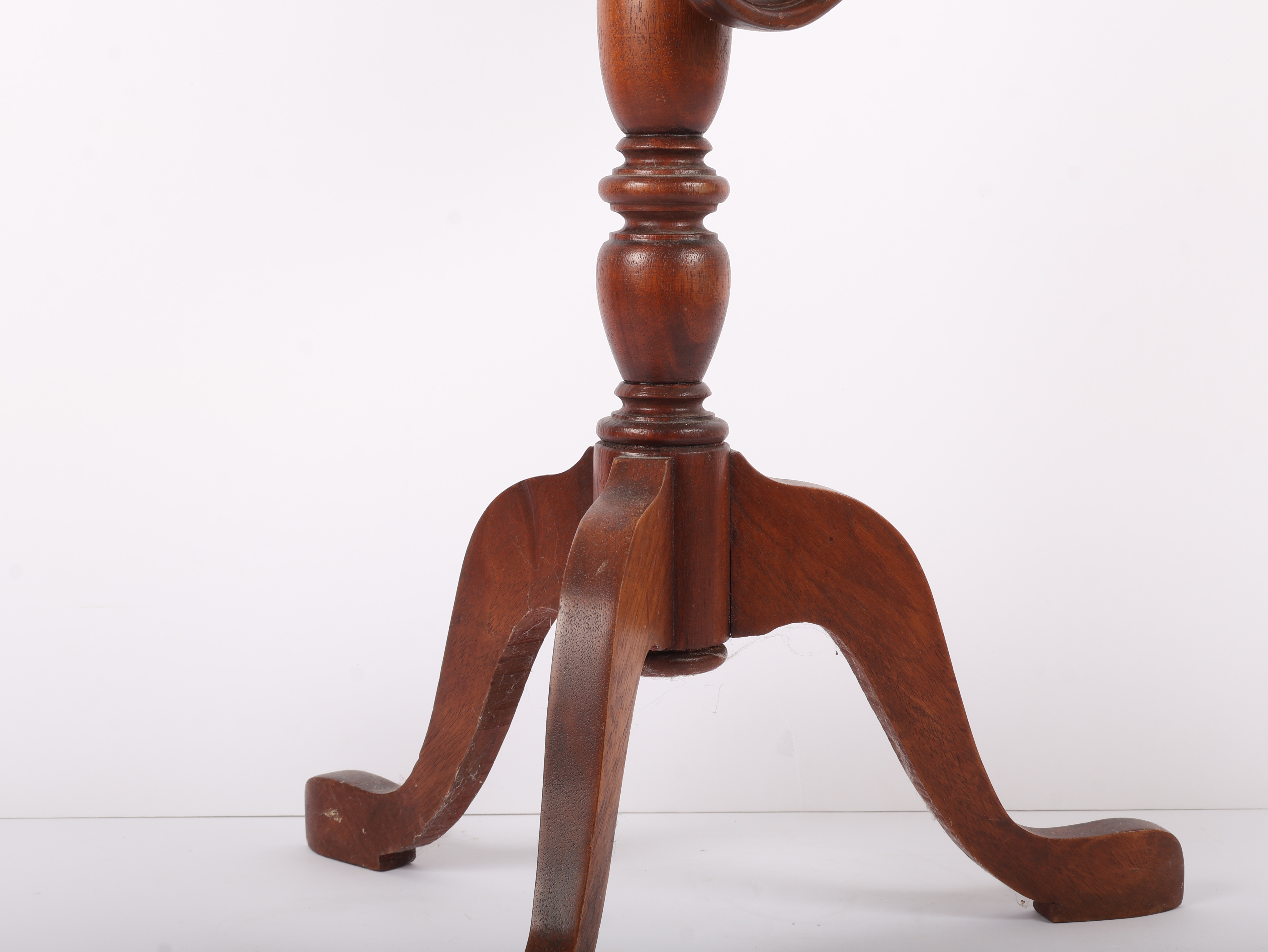 Chippendale Style Mahogany Tilt-Top Piecrust Side Table