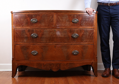 Federal Mahogany Bowfront Chest of Drawers. This Federal period mahogany bowfront chest of 