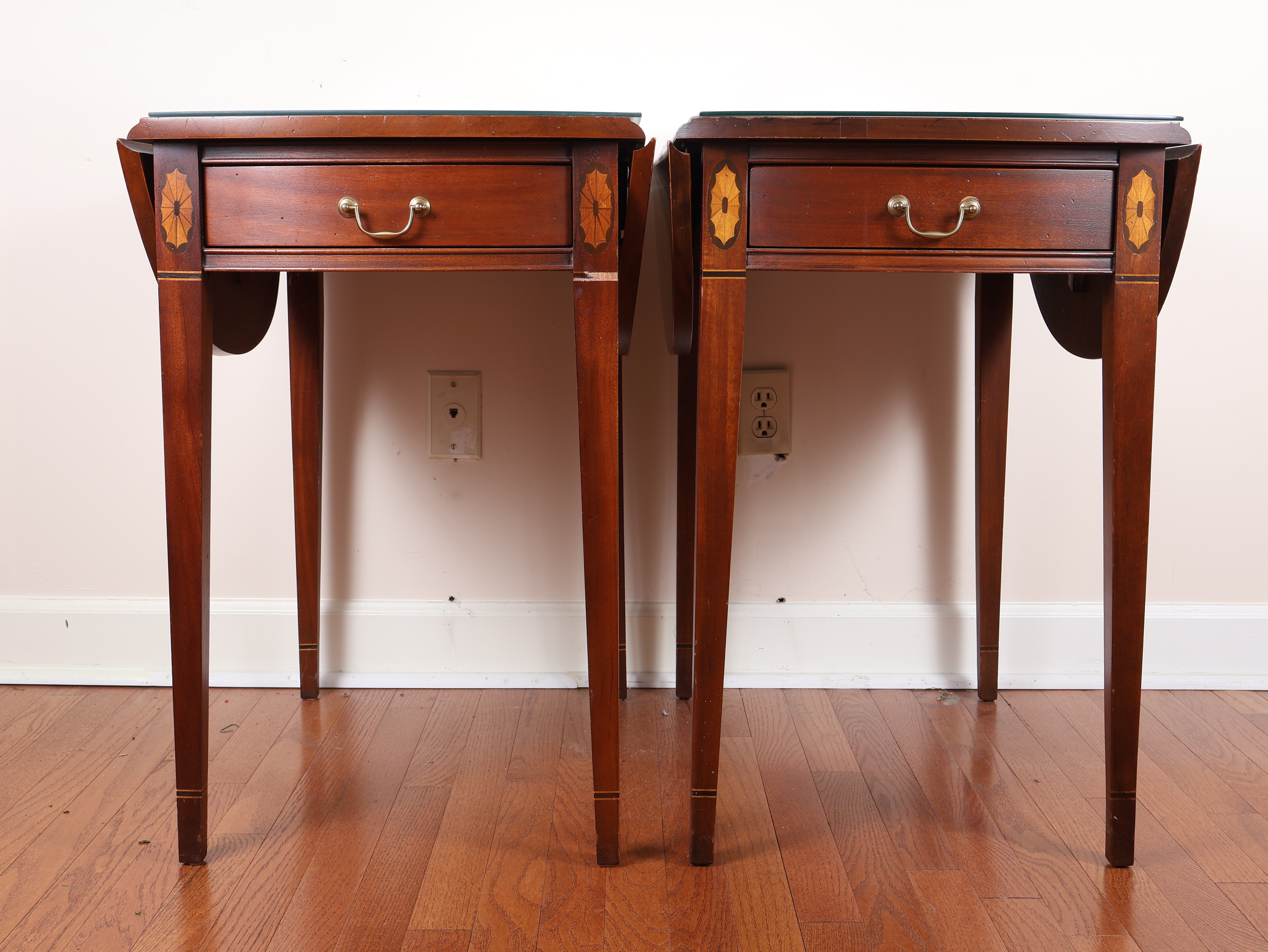 A Pair of Hickory Chair Historical James River Plantations Federal Style Mahogany Pembroke Tables