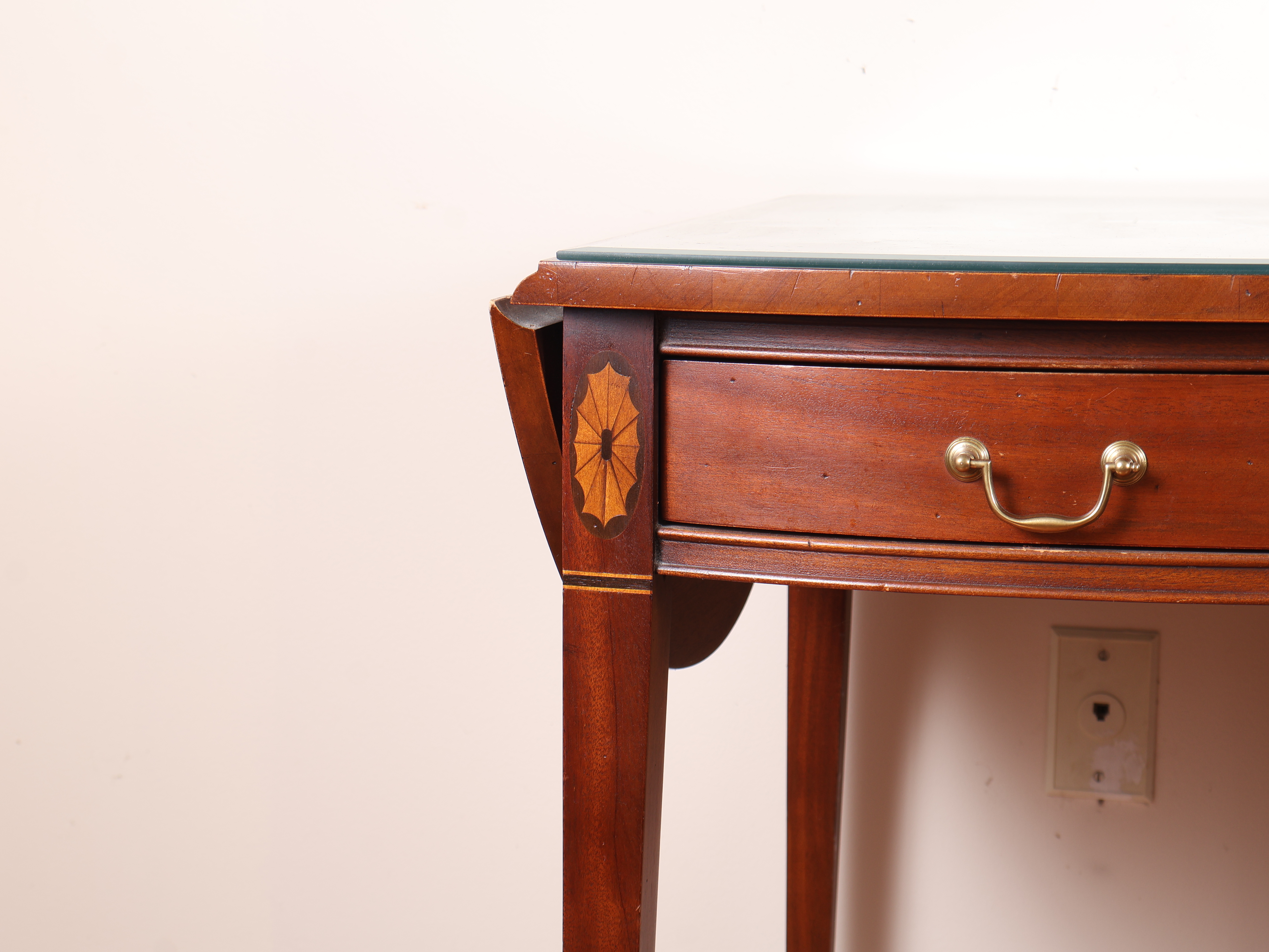 A Pair of Hickory Chair Historical James River Plantations Federal Style Mahogany Pembroke Tables