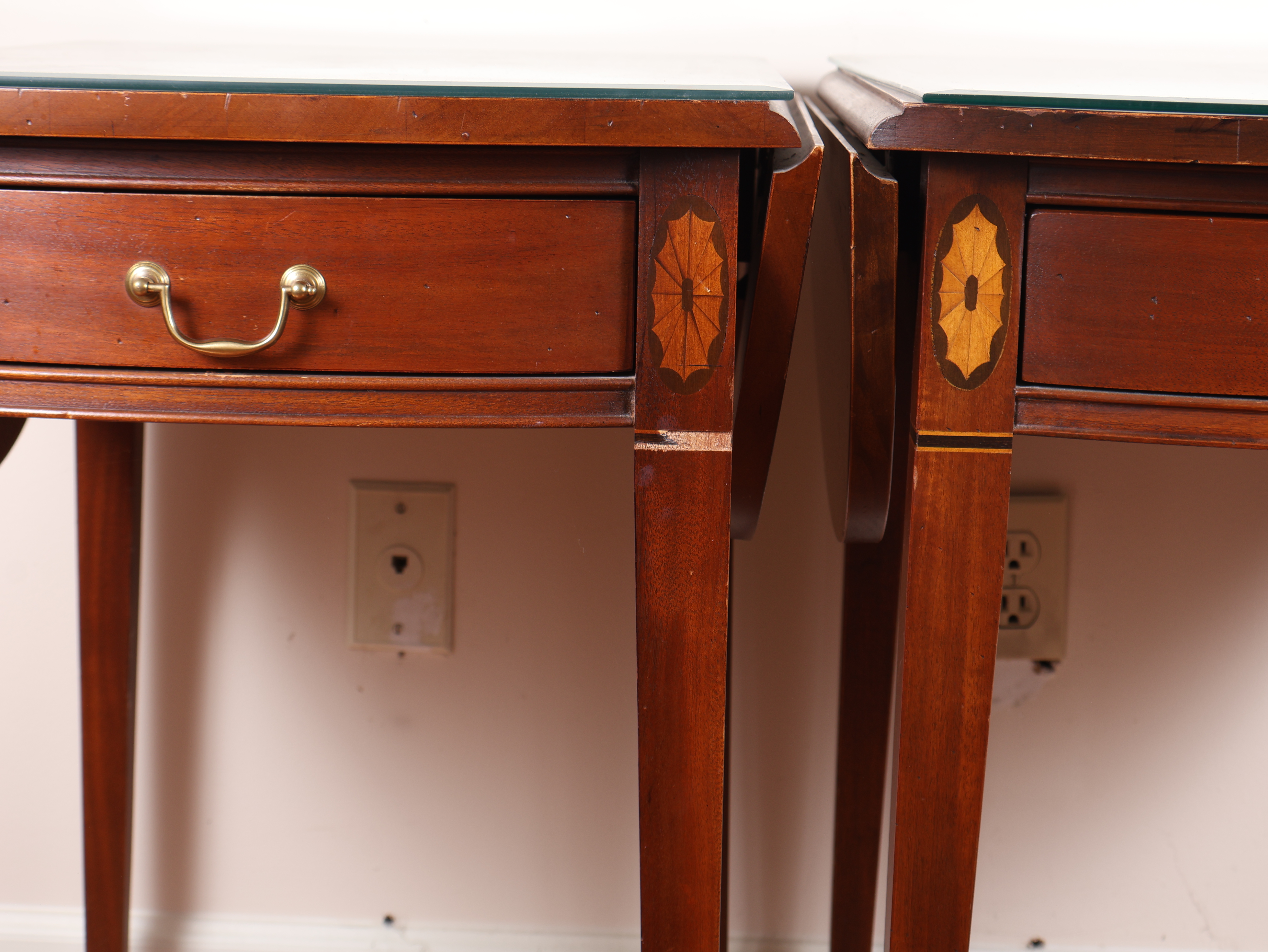 A Pair of Hickory Chair Historical James River Plantations Federal Style Mahogany Pembroke Tables