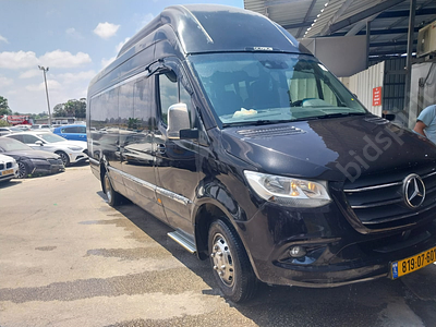 מרצדס ספרינטר מודל 2019. 299,355 ק"מ, יד שנייה. תיבת הילוכים: אוטומטי
צבע: שחור, מנוע: דיזל