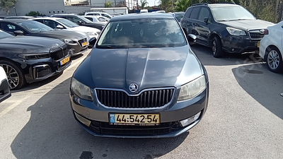 סקודה אוקטביה מודל 2015. 158,733 ק"מ, יד רביעית. תיבת הילוכים: אוטומטי
צבע: אפור, מנוע: בנזין