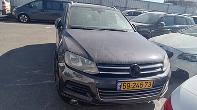 פולקסווגן טוארג מודל 2011. 336,292 ק"מ, יד חמישית. תיבת הילוכים: אוטומטי
צבע: אפור, מנוע: דיזל