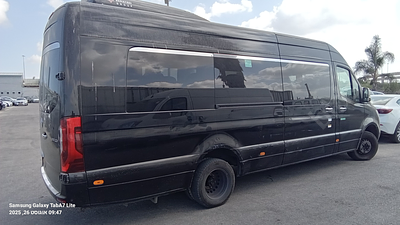 מרצדס ספרינטר מודל 2024. 55,736 ק"מ, יד ראשונה. מחיר מחירון: ₪329,000. תיבת הילוכים: אוטומטי 