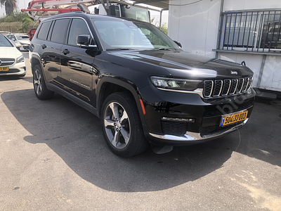 ג'יפ גרנד צ'ירוקי מודל 2023. 19,692 ק"מ, יד שנייה. מחיר מחירון: ₪255,000. תיבת הילוכים: אוטומטי 