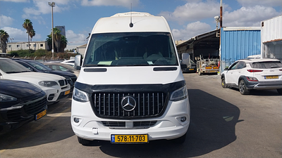 מרצדס 519 ספרינטר מודל 2023. 106,299 ק"מ, יד ראשונה. מחיר מחירון: ₪230,000. תיבת הילוכים: 