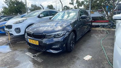 ב.מ.וו. 330e מודל 2022. 117,972 ק"מ, יד שנייה. מחיר מחירון: ₪230,000. תיבת הילוכים: אוטומטי 