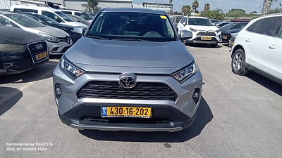 טויוטה ראב 4 מודל 2021. 151,570 ק"מ, יד שנייה. מחיר מחירון: ₪139,000. תיבת הילוכים: אוטומטי 