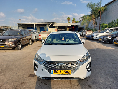 יונדאי איוניק מודל 2020. 137,144 ק"מ, יד שנייה. מחיר מחירון: ₪107,000. תיבת הילוכים: אוטומטי 