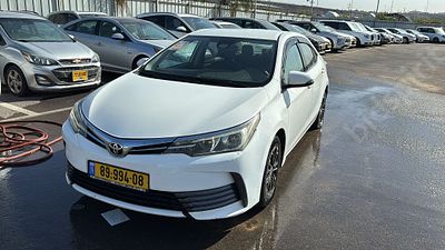 טויוטה קורולה מודל 2017. 200,611 ק"מ, יד שלישית. מחיר מחירון: ₪48,000. תיבת הילוכים: אוטומטי 