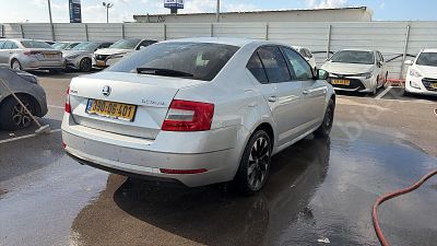 סקודה אוקטביה מודל 2018. 185,966 ק"מ, יד שלישית. מחיר מחירון: ₪56,000. תיבת הילוכים: אוטומטי 