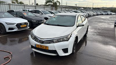 טויוטה קורולה מודל 2016. 281,503 ק"מ, יד רביעית. מחיר מחירון: ₪42,500. תיבת הילוכים: אוטומטי 