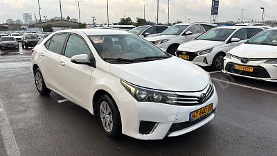 טויוטה קורולה מודל 2014. 206,377 ק"מ, יד חמישית. מחיר מחירון: ₪32,500. תיבת הילוכים: אוטומטי 