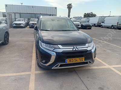 מיצובישי אאוטלנדר מודל 2021. 140,083 ק"מ, יד שנייה. מחיר מחירון: ₪104,000. תיבת הילוכים: 