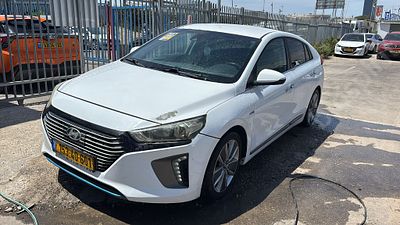 יונדאי איוניק מודל 2017. 275,288 ק"מ, יד שלישית. מחיר מחירון: ₪66,000. תיבת הילוכים: אוטומטי 