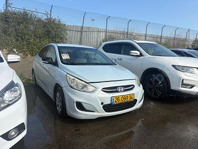 יונדאי I-25 מודל 2015. 276,295 ק"מ, יד שישית. מחיר מחירון: ₪26,000. תיבת הילוכים: אוטומטי
צבע: 