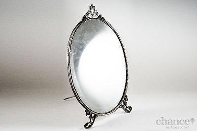 Espelho de mesa estilo Arte Nova ovalado e biselado com costas em Madeira e armação em Prata