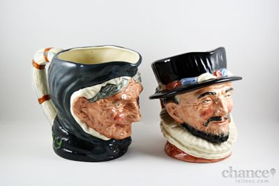 Par de Toby Jugs. Duas Canecas "Toby Jugs" em Cerâmica Inglesa Royal Doulton com decorações