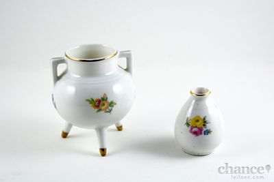 Peças do Candal. Duas Peças miniatura em Porcelana da Fábrica do Candal: Caldeirão sem tampa