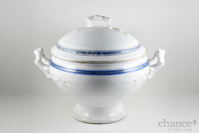 Terrina VA. Terrina redonda do séc. XIX em Porcelana da Vista Alegre decorada com filetes a azul