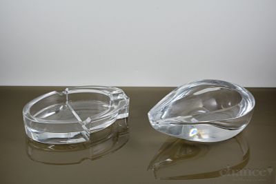 Cinzeiros Atlantis. Dois Cinzeiros em Cristal da Atlantis, um com base estilizada e outro em 