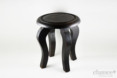 Base par cachepot. Base para cachepot em Madeira. Sinais de uso, pequenos defeitos. Dim. 23*28,5cm