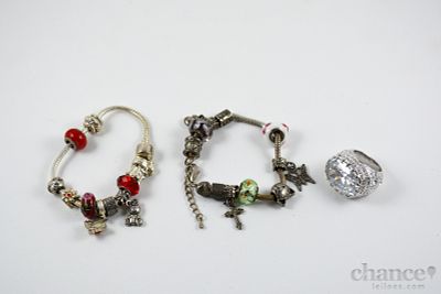 Bijuteria. Lote de Bijuteria: Anel e duas Pulseiras ao estilo pandora
