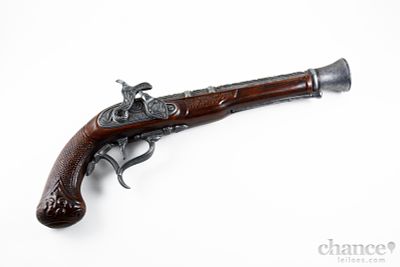 Pistola decorativa. Réplica de Pistola Pederneira "Forsyth Patent" em Madeira e Metal estanhado. 