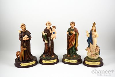 Imagens. Colecção de 4 Imagens Religiosas em Material sintético: São Francisco, N. Sra da 