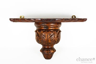 Míisula. Mísula de parede antiga em Madeira entalhada. Sinais de uso. Dim. 37*25*22cm