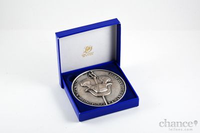 Medalha Comemorativa em Bronze com acabemento prateado "Ecole Des Officiers de la Gendarmerie 