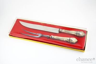 Trinchantes. Par de Trinchantes com cabos trabalhados em Casquinha. Com caixa