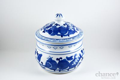Pote Oriental. Pote em Cerâmica Oriental com decoração floral e vegetalista em tons de azul. 