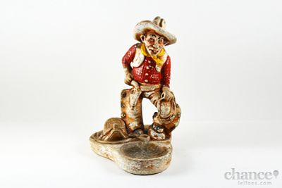 Cinzeiro "Cowboy". Cinzeiro vintage "Cowboy" em Cerâmica policromada. Colagem e desgastes. Alt. 20cm