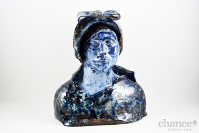 Busto de Dama em Terracota vidrada e policromada em tons de lápis-lazuli com apontamentos 