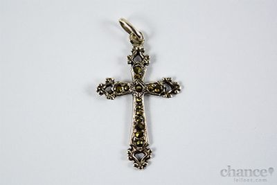 Pendente Cruz com marcassites em Prata Portuguesa, contraste Águia com toque 833 e peso de 1,6gr.