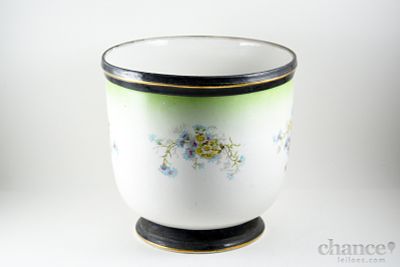 Cachepot do séc. XIX/XX em Porcelana da Vista Alegre com decoração floral policromada. Marcado 