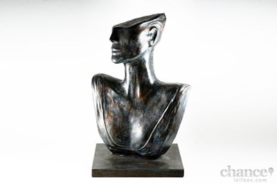 Busto Modernista - Escultura em Gesso (?) com patine de bronze. Dim. 25*20*42,5cm