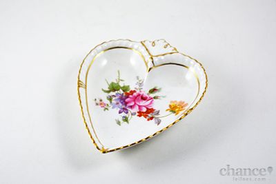 Aneleira de bordo serrilhado em forma de Coração em Porcelana Inglesa. Decoração floral 